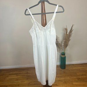 Warner Laros- Vintage slip